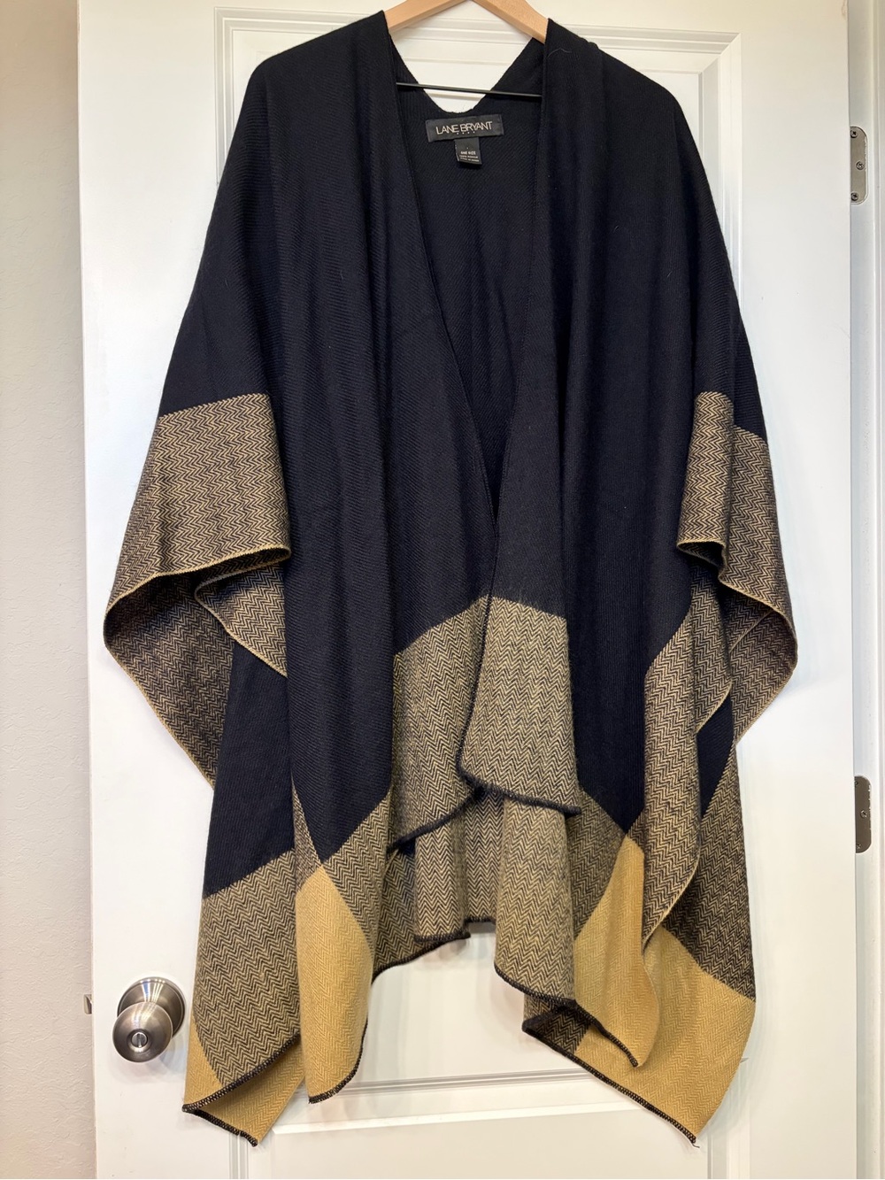 Lane Bryant Black and Tan Open-Front Cape Poncho